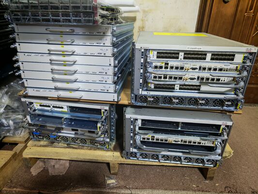 Router Cisco ASR-9904 dengan Konfigurasi Service Edge Line Card (BRAS) 2x10G/IG