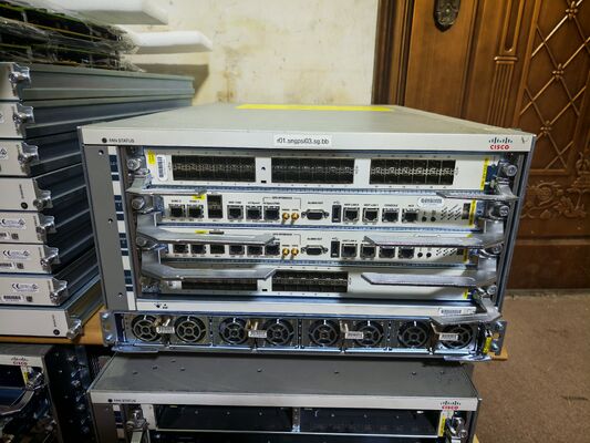 Router Cisco ASR-9904 dengan Konfigurasi Service Edge Line Card (BRAS) 2x10G/IG